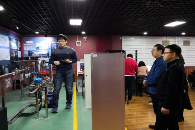 應用化學工程學院深化校企合作，共探教育軟件開發新路徑